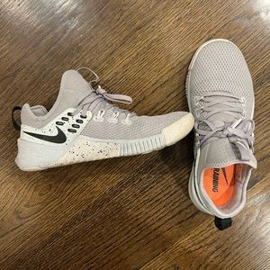 Men’s Nike metcon sneakers - great condition - size 8